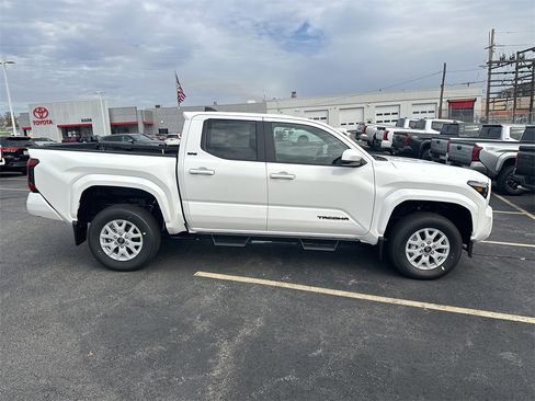 New 2025 Toyota Tacoma SR5 image 7