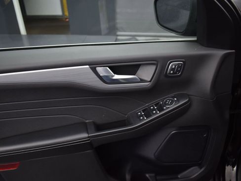 Used 2024 Ford Escape Platinum image 9