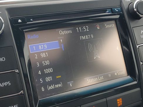 Used 2015 Toyota Camry XLE image 27