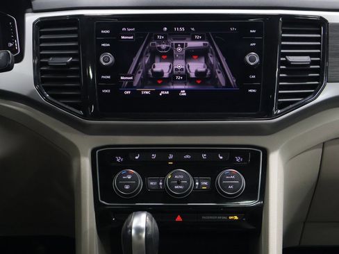 Used 2021 Volkswagen Atlas SEL Premium image 19