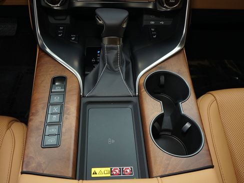 Used 2024 Lexus LX 600 4WD w/ Luxury Package image 21