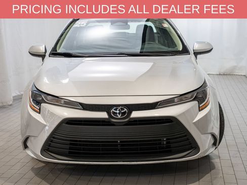 Used 2025 Toyota Corolla LE FWD image 2