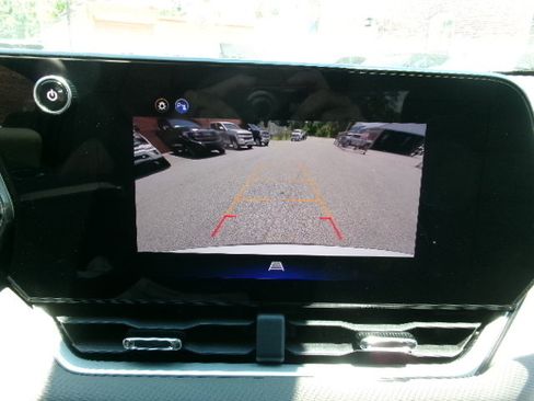 Used 2026 Chevrolet Equinox LT w/ Convenience Package II FWD image 27