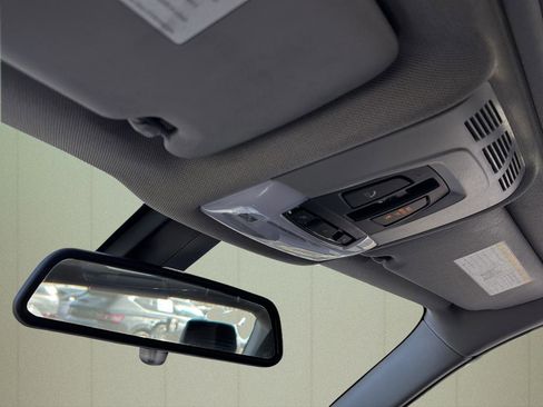 Used 2017 BMW 320i Sedan w/ Driver Assistance Package image 36