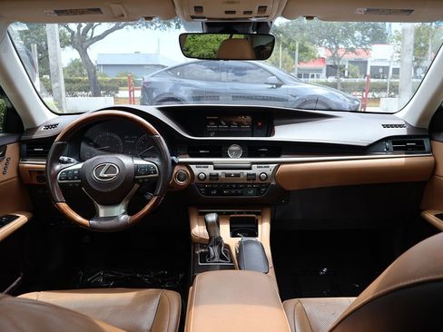 Used 2017 Lexus ES 350 w/ Luxury Package FWD image 37