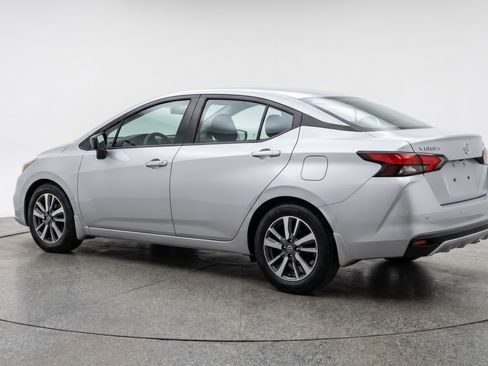 Used 2025 Nissan Versa SV image 6