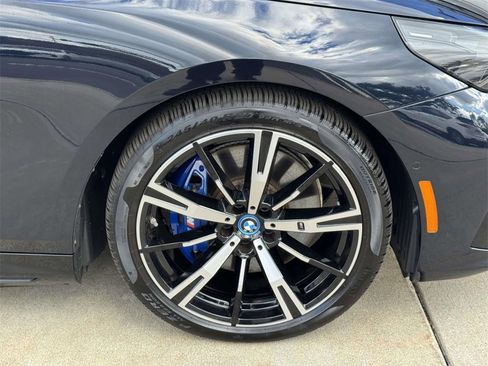 Used 2025 BMW 550e xDrive w/ Premium Package image 7