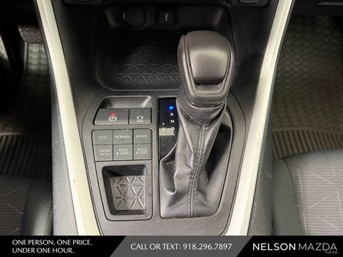 Used 2021 Toyota RAV4 XLE AWD/4WD image 31