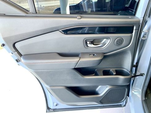 Used 2025 Honda Pilot TrailSport image 18