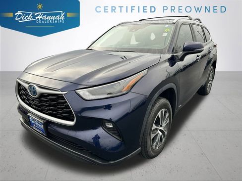 Certified 2023 Toyota Highlander XLE image 1