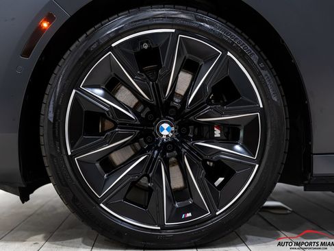 Used 2023 BMW i7 xDrive60 w/ Executive Package 2 AWD/4WD image 93