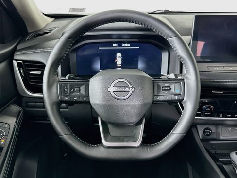 Used 2025 Nissan Rogue SL FWD image 18