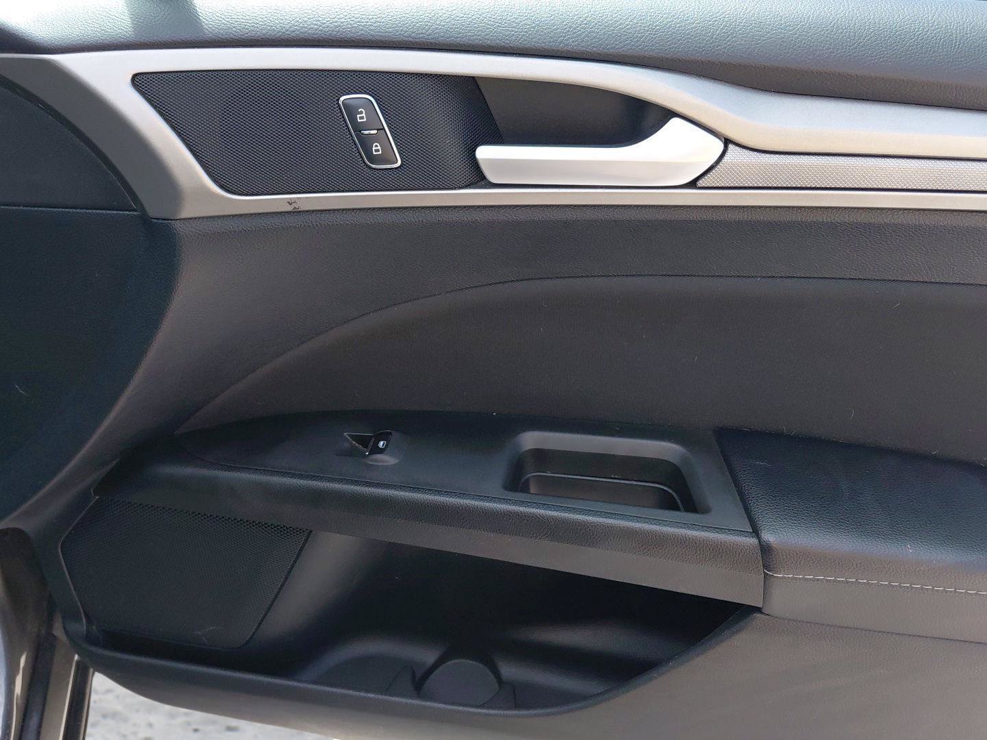 Used 2018 Ford Fusion SE w/ Fusion SE Technology Package FWD image 14