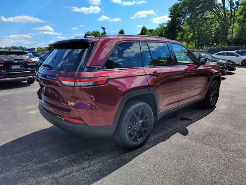 Used 2025 Jeep Grand Cherokee Altitude AWD/4WD image 4