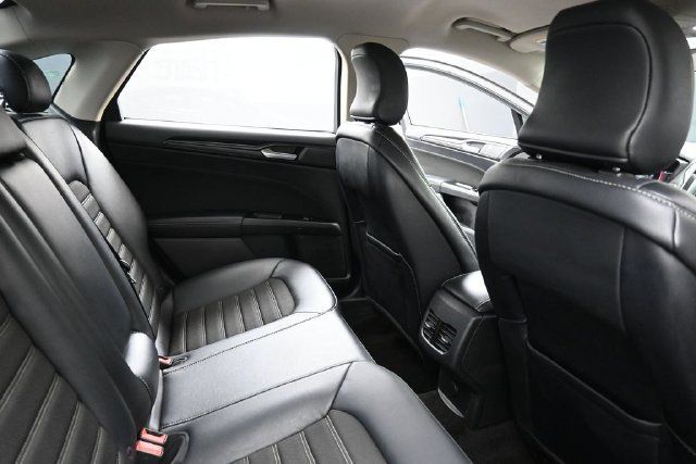 Used 2018 Ford Fusion SE w/ Equipment Group 201A FWD image 29