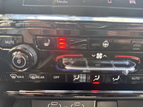 New 2025 Jeep Grand Cherokee Altitude image 27