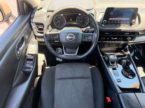 Used 2025 Nissan Rogue SV FWD image 17
