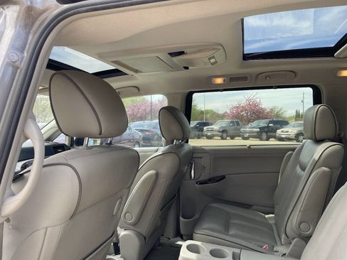 Used 2012 Nissan Quest LE FWD image 17