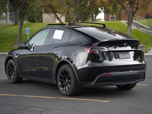 Used 2023 Tesla Model Y Long Range AWD/4WD image 3