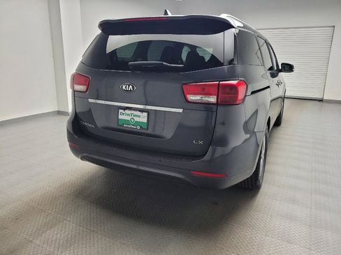 Used 2017 Kia Sedona LX w/ LX Essentials Premium Package FWD image 7