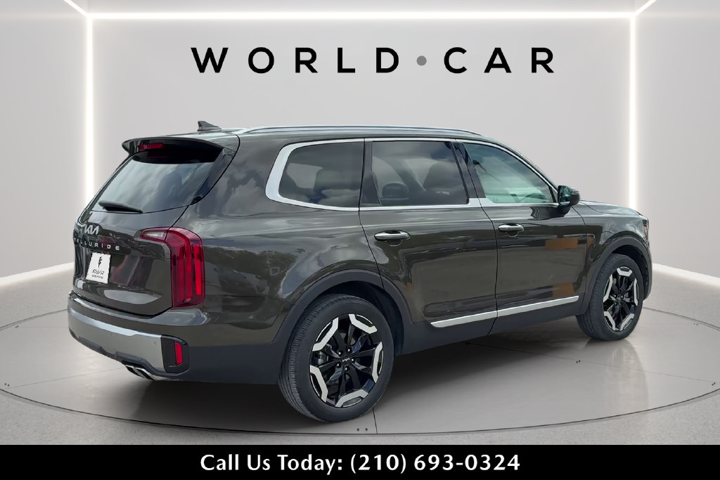 Used 2025 Kia Telluride S FWD image 3