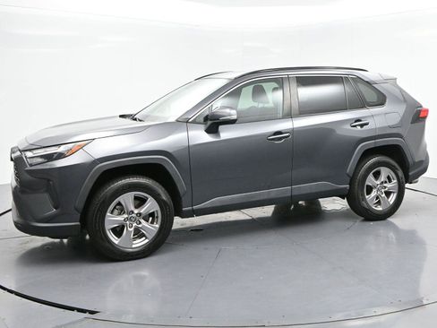 Used 2022 Toyota RAV4 XLE AWD/4WD image 4