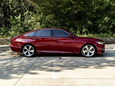 Certified 2018 Honda Accord Touring image 10