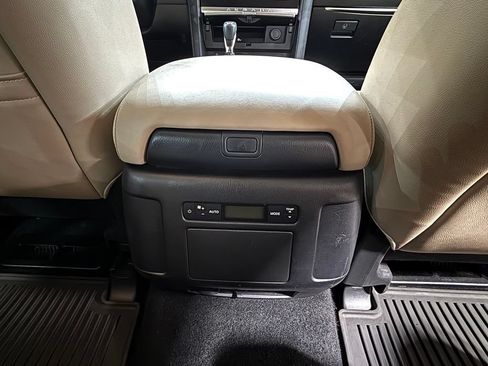 Used 2023 Nissan Armada SL w/ Captain's Chairs Package AWD/4WD image 31