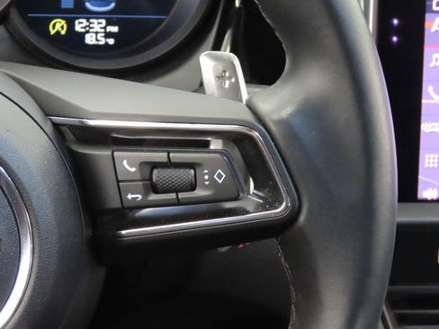 Certified 2025 Porsche Macan AWD/4WD image 22
