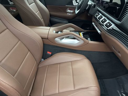 Used 2026 Mercedes-Benz GLS 450 4MATIC image 32