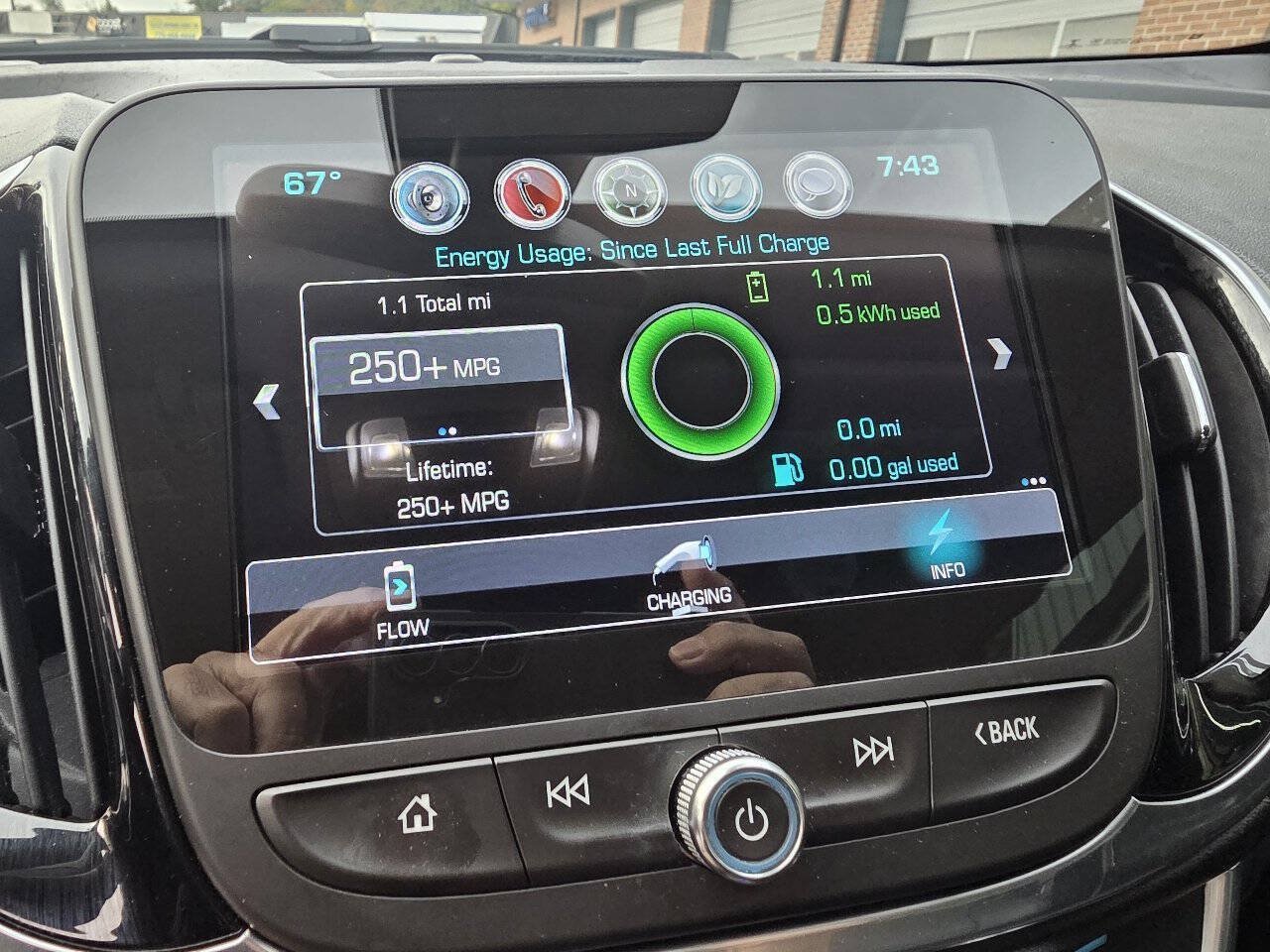 Used 2017 Chevrolet Volt Premier w/ Driver Confidence II Package FWD image 17