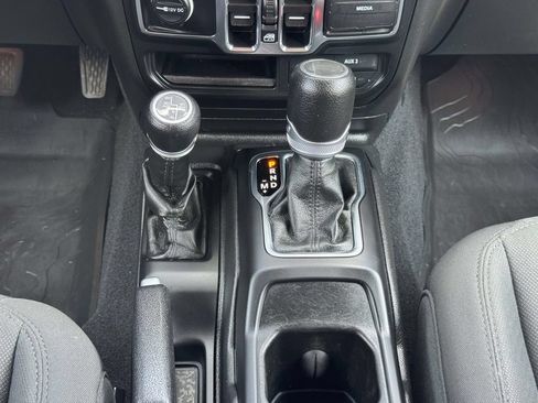 Used 2022 Jeep Wrangler Unlimited Sport AWD/4WD image 6