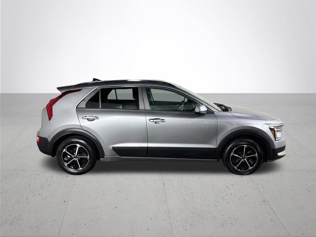 Used 2024 Kia Niro EX FWD image 5