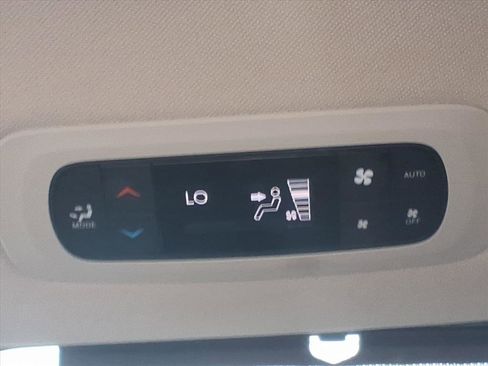 Used 2024 Chrysler Pacifica Touring-L image 30