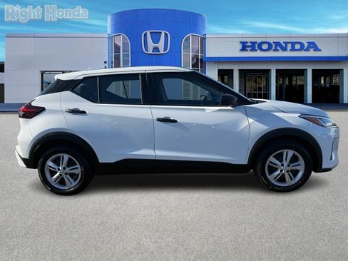 Used 2024 Nissan Kicks S image 8