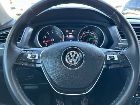 Used 2020 Volkswagen Tiguan SE image 29
