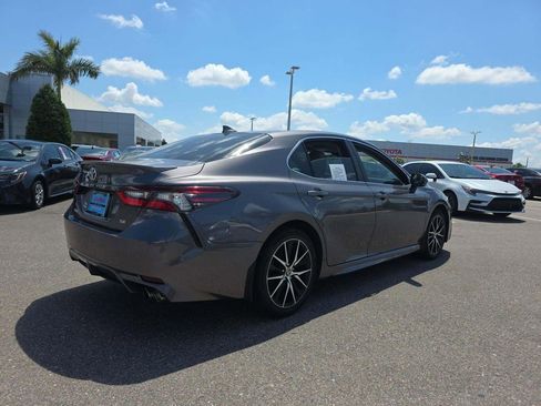 Used 2023 Toyota Camry SE FWD image 5