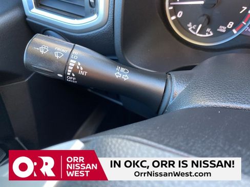 Used 2021 Nissan Titan SV w/ SV Convenience Package image 29