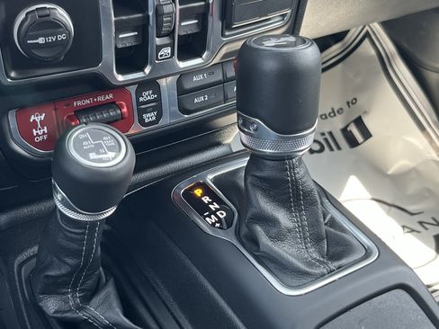 Used 2024 Jeep Wrangler Unlimited Rubicon 4xe AWD/4WD image 31