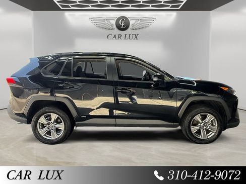 Used 2022 Toyota RAV4 LE AWD/4WD image 6