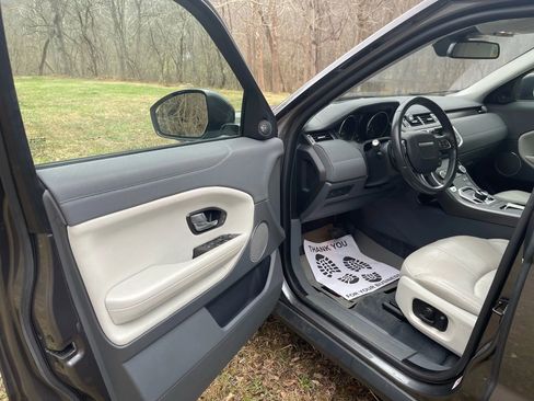 Used 2019 Land Rover Range Rover Evoque image 7