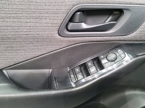 Used 2023 Nissan Rogue S image 22