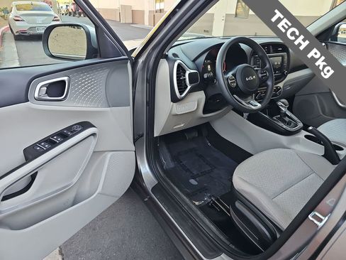 Used 2025 Kia Soul LX w/ LX Technology Package image 10