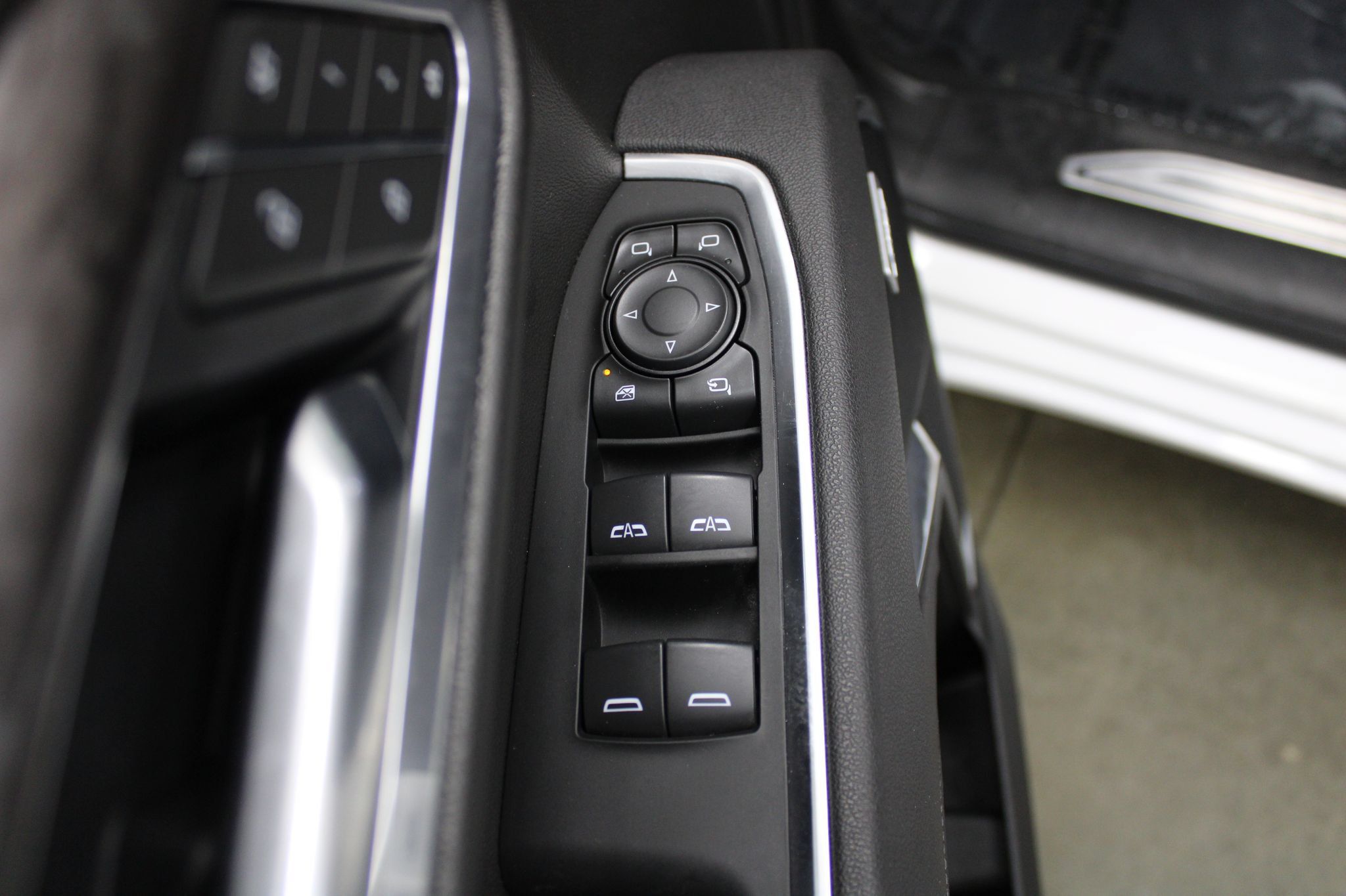 Used 2025 Chevrolet Silverado 1500 LTZ AWD/4WD image 13