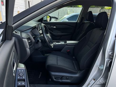 Used 2025 Nissan Rogue SV image 10