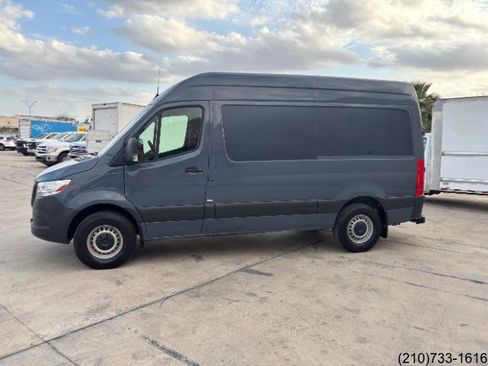 Used 2019 Mercedes-Benz Sprinter 144 image 4