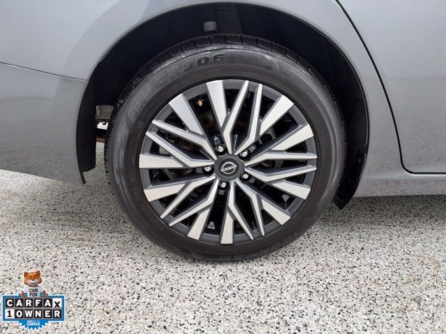 Used 2025 Nissan Altima 2.5 SV FWD image 12