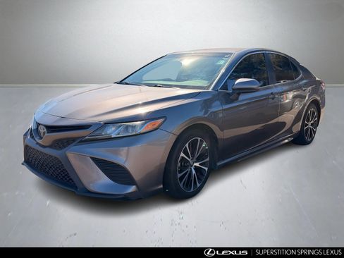 Used 2019 Toyota Camry SE image 5