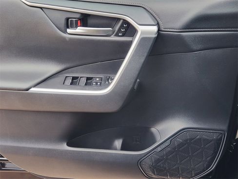 Used 2019 Toyota RAV4 Limited image 24