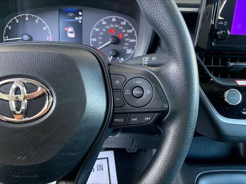 Used 2025 Toyota Corolla LE w/ Convenience Package image 25